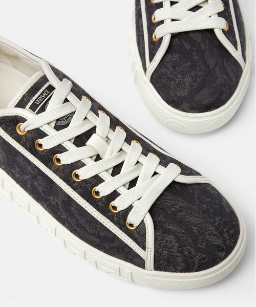 VERSACE(ヴェルサーチ)の「バロッコ グレカ スニーカー(スニーカー・メンズ・ブラック・44/40/41/42/43)」の1枚目の写真