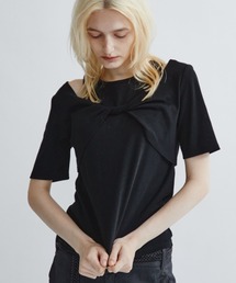 カットアウトフロントツイストTシャツ