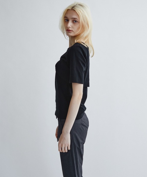 ANF.MUU（アンフムー）の「カットアウトフロントツイストTシャツ（Tシャツ/カットソー・レディース・アイボリー/ブラック・FREE）」の15枚目の写真