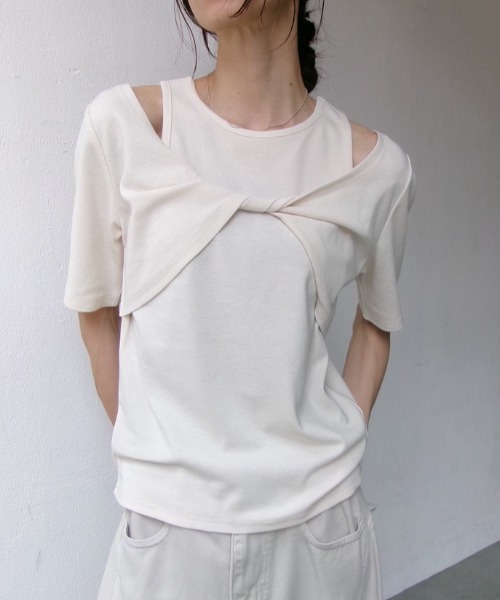 ANF.MUU（アンフムー）の「カットアウトフロントツイストTシャツ（Tシャツ/カットソー・レディース・アイボリー/ブラック・FREE）」の8枚目の写真
