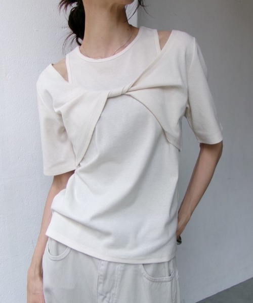 ANF.MUU（アンフムー）の「カットアウトフロントツイストTシャツ（Tシャツ/カットソー・レディース・アイボリー/ブラック・FREE）」の7枚目の写真