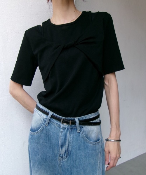 ANF.MUU（アンフムー）の「カットアウトフロントツイストTシャツ（Tシャツ/カットソー・レディース・アイボリー/ブラック・FREE）」の5枚目の写真