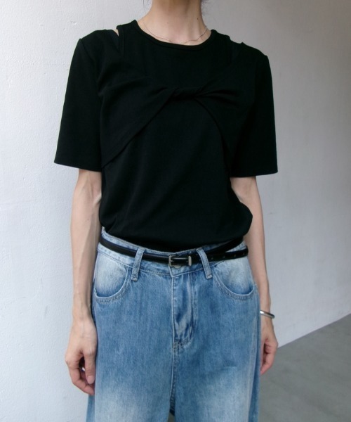ANF.MUU（アンフムー）の「カットアウトフロントツイストTシャツ（Tシャツ/カットソー・レディース・アイボリー/ブラック・FREE）」の4枚目の写真