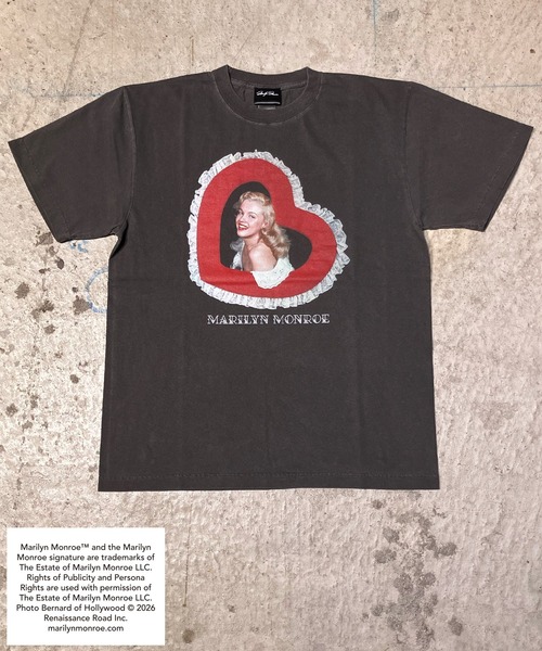 minius（ミニウス）の「【MARILYN MONROE/マリリン・モンロー】フォトTシャツ ピグメント染め ヴィンテージ ユニセックス ハートフレーム（Tシャツ/カットソー・メンズ・ホワイト/ブラック・SMALL/MEDIUM/LARGE/X-LARGE）」の2枚目の写真