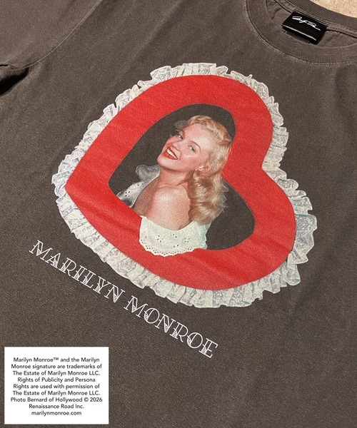 minius（ミニウス）の「【MARILYN MONROE/マリリン・モンロー】フォトTシャツ ピグメント染め ヴィンテージ ユニセックス ハートフレーム（Tシャツ/カットソー・メンズ・ホワイト/ブラック・SMALL/MEDIUM/LARGE/X-LARGE）」の4枚目の写真