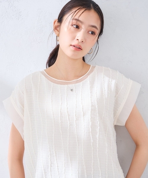 a.v.v(アーヴェヴェ)の「縦柄ジャガードトップス(Tシャツ/カットソー・レディース・アイボリー/ブラック・38/40)」の1枚目の写真