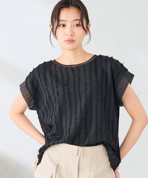 a.v.v(アーヴェヴェ)の「縦柄ジャガードトップス(Tシャツ/カットソー・レディース・アイボリー/ブラック・38/40)」の2枚目の写真