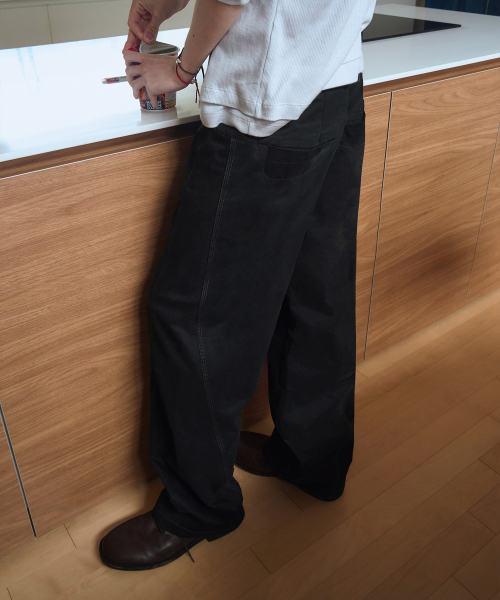 WOOALONG(ウアロン)の「Stitch curved pants -BLACK(その他パンツ・メンズ・ブラック・MEDIUM/LARGE)」の3枚目の写真