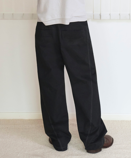 WOOALONG(ウアロン)の「Stitch curved pants -BLACK(その他パンツ・メンズ・ブラック・MEDIUM/LARGE)」の4枚目の写真