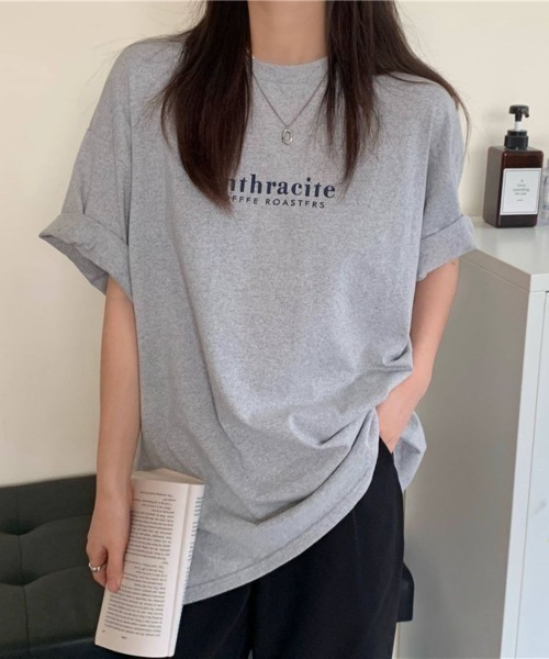 LETee(レティー)の「シンプルなロゴデザインでこなれ感を演出!ゆったりシルエットが魅力のロゴプリントビッグTシャツ(Tシャツ/カットソー・レディース・ホワイト/グレー/ブルー・FREE)」の9枚目の写真