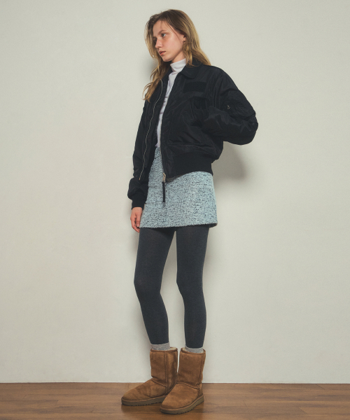 OURNOSTALGIA(アワー ノスタルジア)の「classic ma1 short bomber jacket_Black(ブルゾン・レディース・ブラック・MEDIUM/SMALL)」の3枚目の写真