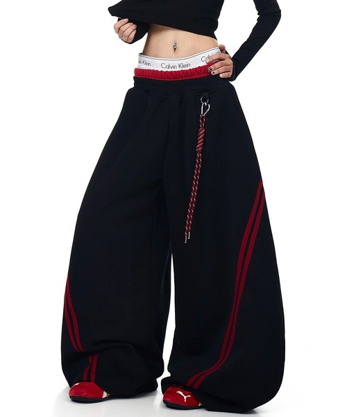 mushwear(マッシュウェア)の「レッドラインワイドスウェットパンツ(スウェットパンツ・メンズ・ブラック/グレー・X-LARGE/SMALL/MEDIUM/LARGE)」の2枚目の写真