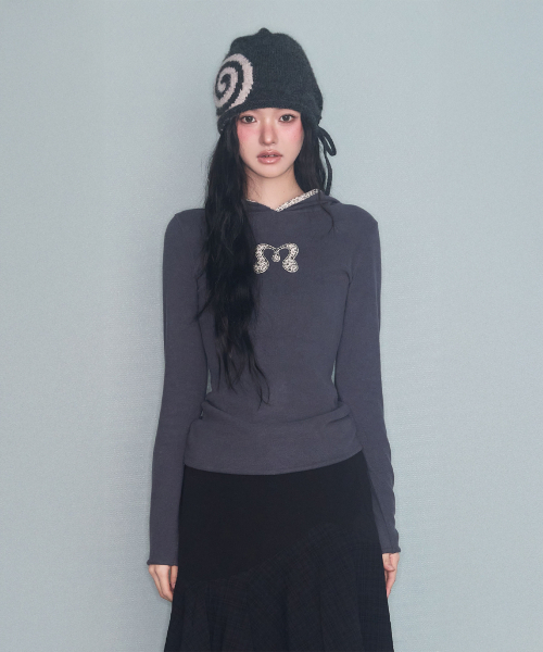 MIRECO(ミレコ)の「FLOWER PATCH HOODIE LONG SLEEVE CHARCOAL(Tシャツ/カットソー・レディース・その他・FREE)」の1枚目の写真