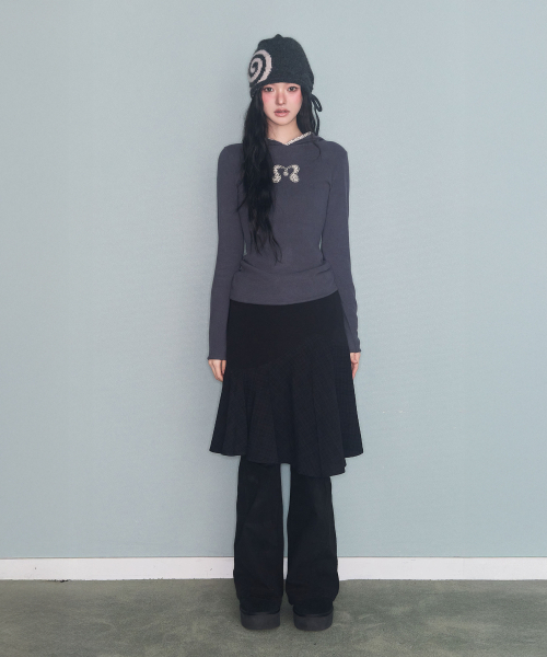 MIRECO(ミレコ)の「FLOWER PATCH HOODIE LONG SLEEVE CHARCOAL(Tシャツ/カットソー・レディース・その他・FREE)」の2枚目の写真