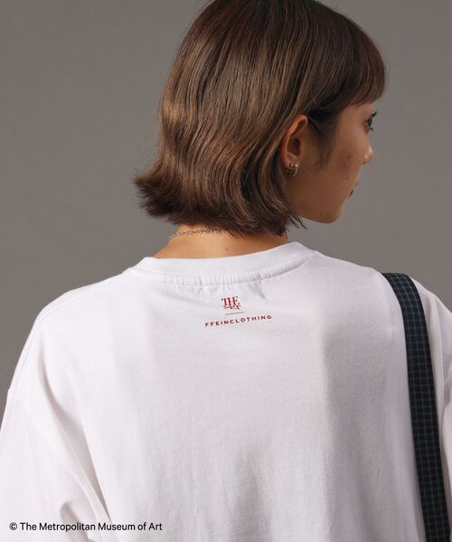 FFEIN(フェイン)の「【FFEIN(フェイン)】The MetデカロゴTシャツ / メトロポリタン美術館 半袖 クルーネック プリント ワンポイント(Tシャツ/カットソー・メンズ・ブラック/その他1/ネイビー/ホワイト・MEDIUM/SMALL/LARGE)」の21枚目の写真