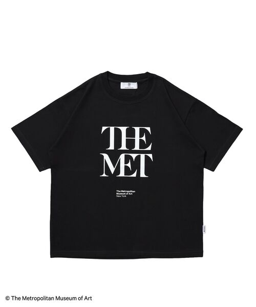 FFEIN(フェイン)の「【FFEIN(フェイン)】The MetデカロゴTシャツ / メトロポリタン美術館 半袖 クルーネック プリント ワンポイント(Tシャツ/カットソー・メンズ・ブラック/その他1/ネイビー/ホワイト・MEDIUM/SMALL/LARGE)」の15枚目の写真