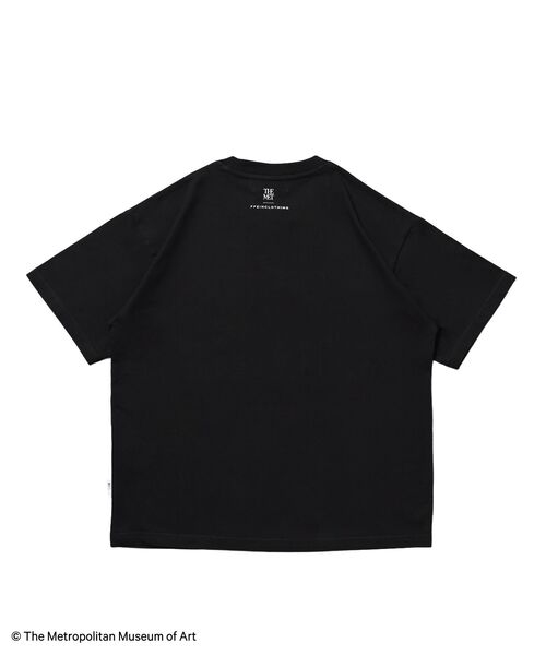 FFEIN(フェイン)の「【FFEIN(フェイン)】The MetデカロゴTシャツ / メトロポリタン美術館 半袖 クルーネック プリント ワンポイント(Tシャツ/カットソー・メンズ・ブラック/その他1/ネイビー/ホワイト・MEDIUM/SMALL/LARGE)」の16枚目の写真