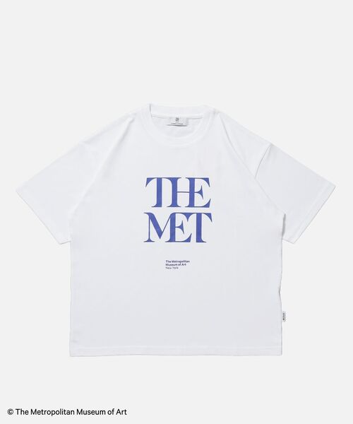 FFEIN(フェイン)の「【FFEIN(フェイン)】The MetデカロゴTシャツ / メトロポリタン美術館 半袖 クルーネック プリント ワンポイント(Tシャツ/カットソー・メンズ・ブラック/その他1/ネイビー/ホワイト・MEDIUM/SMALL/LARGE)」の19枚目の写真