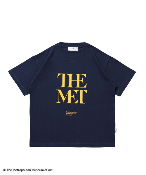 FFEIN(フェイン)の「【FFEIN(フェイン)】The MetデカロゴTシャツ / メトロポリタン美術館 半袖 クルーネック プリント ワンポイント(Tシャツ/カットソー・メンズ・ブラック/その他1/ネイビー/ホワイト・MEDIUM/SMALL/LARGE)」の11枚目の写真