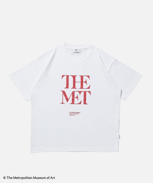FFEIN(フェイン)の「【FFEIN(フェイン)】The MetデカロゴTシャツ / メトロポリタン美術館 半袖 クルーネック プリント ワンポイント(Tシャツ/カットソー・メンズ・ブラック/その他1/ネイビー/ホワイト・MEDIUM/SMALL/LARGE)」の5枚目の写真