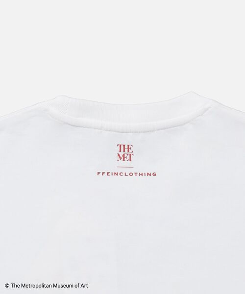 FFEIN(フェイン)の「【FFEIN(フェイン)】The MetデカロゴTシャツ / メトロポリタン美術館 半袖 クルーネック プリント ワンポイント(Tシャツ/カットソー・メンズ・ブラック/その他1/ネイビー/ホワイト・MEDIUM/SMALL/LARGE)」の8枚目の写真