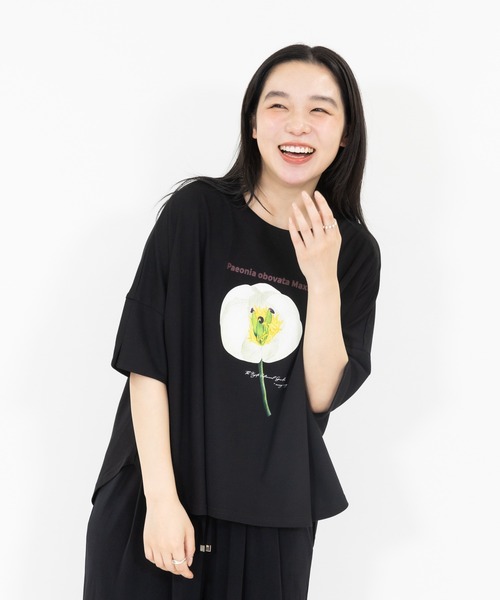 meeny miny(ミーニーマイニー)の「【京都府立植物園】ベニバナヤマシャクヤクTシャツ(Tシャツ/カットソー・レディース・ホワイト/ブラック・MEDIUM)」の1枚目の写真