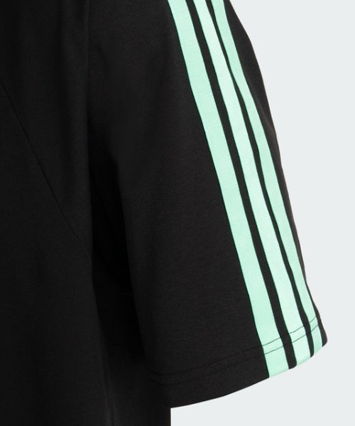 adidas(アディダス)の「クールフィーリング オーバーサイズフィット スリーストライプス 半袖Tシャツ / アディダス adidas(Tシャツ/カットソー・メンズ・ブラック・XX-LARGE/3XL/LARGE/MEDIUM/SMALL/X-LARGE/X-SMALL)」の4枚目の写真
