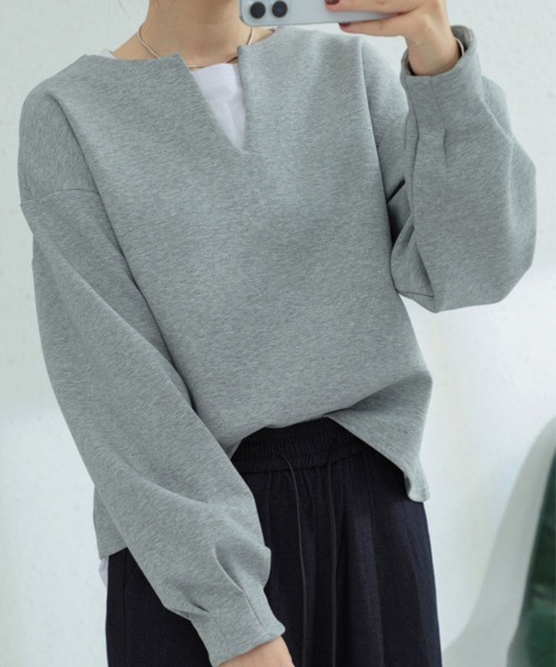 Flugge(フラッジー)の「Vネックプルオーバー(その他トップス・レディース・グレー/ブラック・MEDIUM/LARGE)」の5枚目の写真
