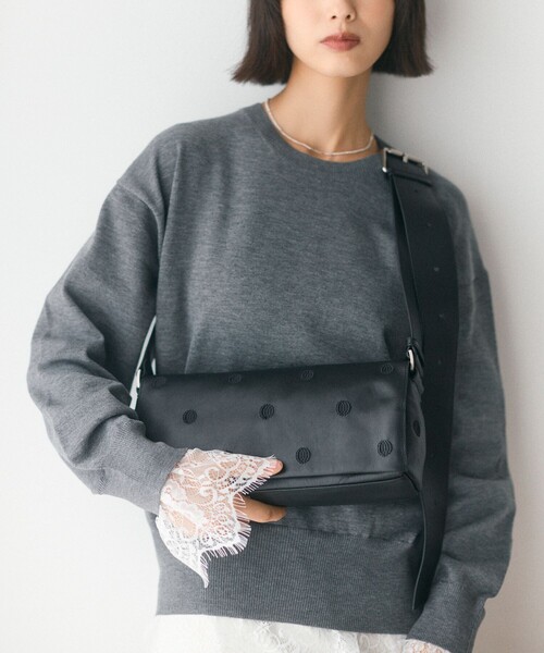 Firsthand(ファーストハンド)の「Firsthand/ファーストハンド COW LEATHER FLAP SOULDER BAG【限定展開】/レザーフラップショルダーバッグ ドット柄(ショルダーバッグ・レディース・ブラック/ブラック系その他・ONE SIZE)」の6枚目の写真