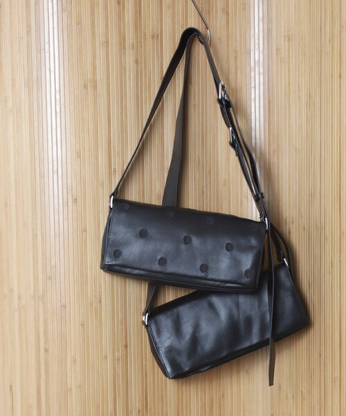 Firsthand(ファーストハンド)の「Firsthand/ファーストハンド COW LEATHER FLAP SOULDER BAG【限定展開】/レザーフラップショルダーバッグ ドット柄(ショルダーバッグ・レディース・ブラック/ブラック系その他・ONE SIZE)」の10枚目の写真