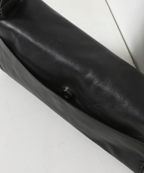 Firsthand(ファーストハンド)の「Firsthand/ファーストハンド COW LEATHER FLAP SOULDER BAG【限定展開】/レザーフラップショルダーバッグ ドット柄(ショルダーバッグ・レディース・ブラック/ブラック系その他・ONE SIZE)」の16枚目の写真