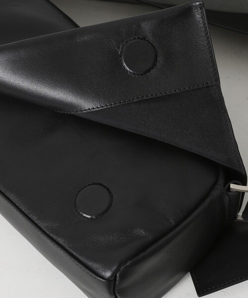 Firsthand(ファーストハンド)の「Firsthand/ファーストハンド COW LEATHER FLAP SOULDER BAG【限定展開】/レザーフラップショルダーバッグ ドット柄(ショルダーバッグ・レディース・ブラック/ブラック系その他・ONE SIZE)」の17枚目の写真