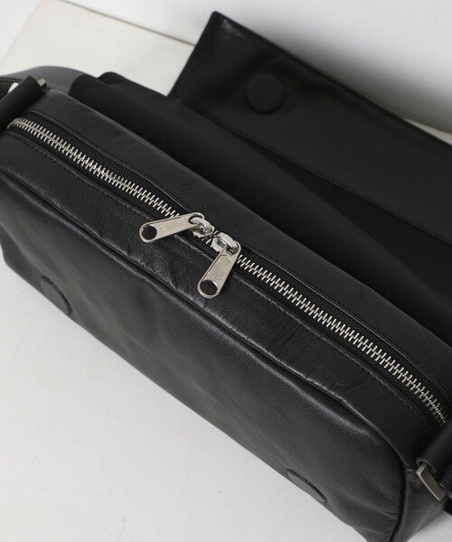 Firsthand(ファーストハンド)の「Firsthand/ファーストハンド COW LEATHER FLAP SOULDER BAG【限定展開】/レザーフラップショルダーバッグ ドット柄(ショルダーバッグ・レディース・ブラック/ブラック系その他・ONE SIZE)」の18枚目の写真