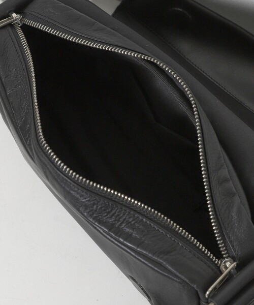 Firsthand(ファーストハンド)の「Firsthand/ファーストハンド COW LEATHER FLAP SOULDER BAG【限定展開】/レザーフラップショルダーバッグ ドット柄(ショルダーバッグ・レディース・ブラック/ブラック系その他・ONE SIZE)」の19枚目の写真