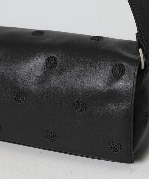 Firsthand(ファーストハンド)の「Firsthand/ファーストハンド COW LEATHER FLAP SOULDER BAG【限定展開】/レザーフラップショルダーバッグ ドット柄(ショルダーバッグ・レディース・ブラック/ブラック系その他・ONE SIZE)」の21枚目の写真