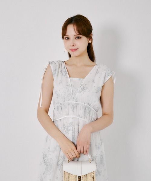tocco closet（トッコ　クローゼット）の「リボン付きドロスト星座柄マキシワンピース（ワンピース・レディース・チャコールグレー/アイボリー・M）」の6枚目の写真