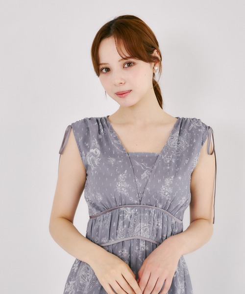 tocco closet（トッコ　クローゼット）の「リボン付きドロスト星座柄マキシワンピース（ワンピース・レディース・チャコールグレー/アイボリー・M）」の16枚目の写真