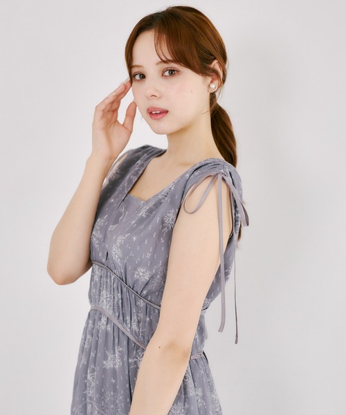 tocco closet（トッコ　クローゼット）の「リボン付きドロスト星座柄マキシワンピース（ワンピース・レディース・チャコールグレー/アイボリー・M）」の19枚目の写真