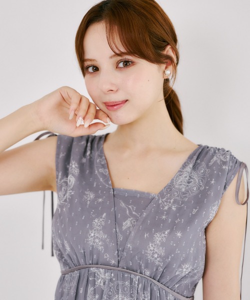 tocco closet（トッコ　クローゼット）の「リボン付きドロスト星座柄マキシワンピース（ワンピース・レディース・チャコールグレー/アイボリー・M）」の17枚目の写真