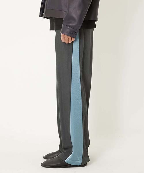 BLUE BLUE JAPAN(ブルーブルージャパン)の「サテンガンリョウ サイドラインパンツ(カーゴパンツ・メンズ・ブラック・S/XL/L/M)」の3枚目の写真