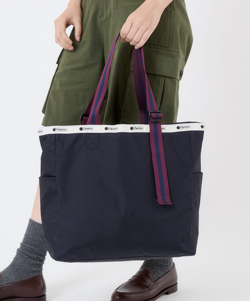 LeSportsac(レスポートサック)の「LG HANDLE ADJ TOTE ディープシー/パープルネイビーウェビング(トートバッグ・レディース・ブルー・FREE)」の2枚目の写真