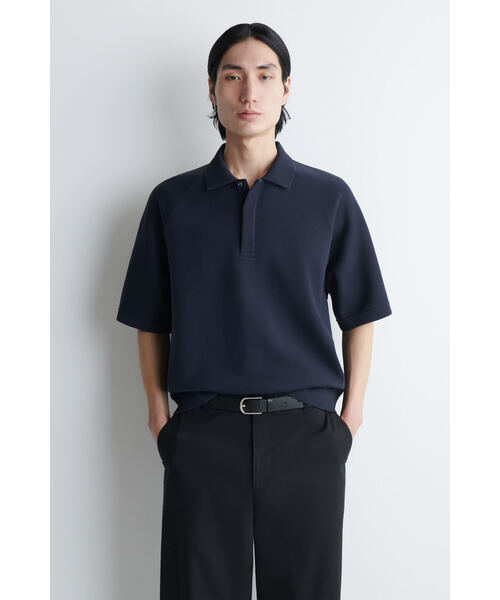 COS(コス)の「スキューバジャージーポロシャツ(ポロシャツ・メンズ・ホワイト系/ネイビー・M/XL/XS/L/S)」の1枚目の写真
