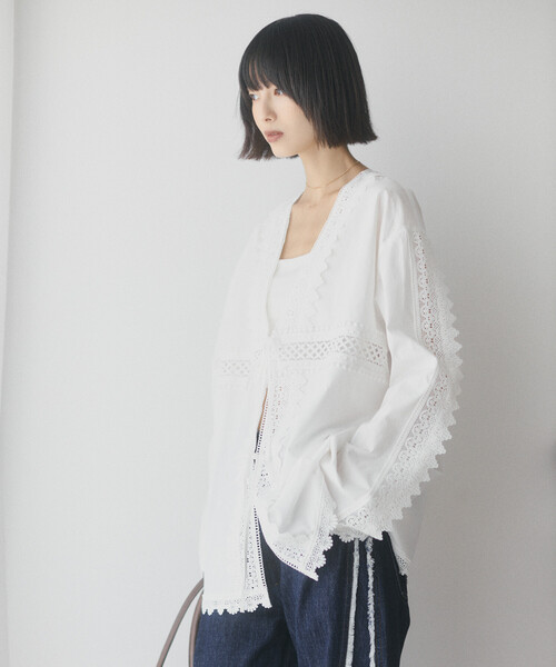 Firsthand(ファーストハンド)の「Firsthand/ファーストハンド レース切替え Vネック シャツ【限定展開】(シャツ/ブラウス・レディース・ホワイト/ブラック/その他・FREE)」の19枚目の写真