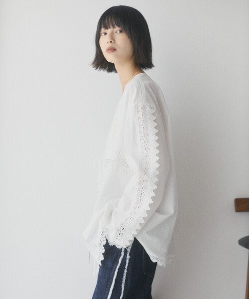 Firsthand(ファーストハンド)の「Firsthand/ファーストハンド レース切替え Vネック シャツ【限定展開】(シャツ/ブラウス・レディース・ホワイト/ブラック/その他・FREE)」の18枚目の写真