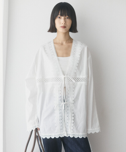 Firsthand(ファーストハンド)の「Firsthand/ファーストハンド レース切替え Vネック シャツ【限定展開】(シャツ/ブラウス・レディース・ホワイト/ブラック/その他・FREE)」の15枚目の写真