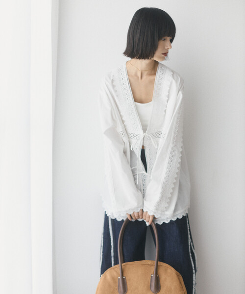 Firsthand(ファーストハンド)の「Firsthand/ファーストハンド レース切替え Vネック シャツ【限定展開】(シャツ/ブラウス・レディース・ホワイト/ブラック/その他・FREE)」の14枚目の写真