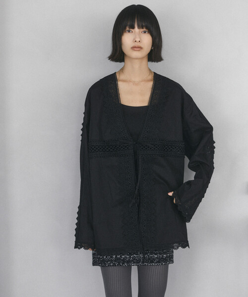 Firsthand(ファーストハンド)の「Firsthand/ファーストハンド レース切替え Vネック シャツ【限定展開】(シャツ/ブラウス・レディース・ホワイト/ブラック/その他・FREE)」の5枚目の写真