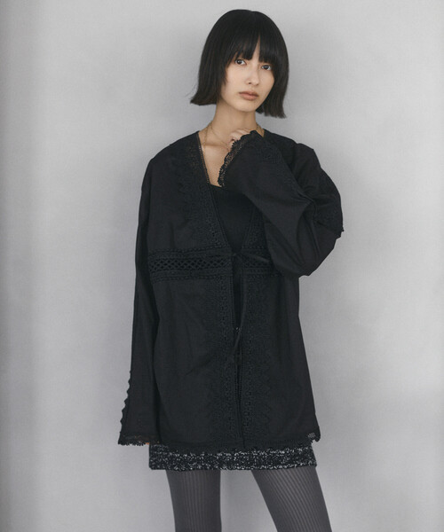 Firsthand(ファーストハンド)の「Firsthand/ファーストハンド レース切替え Vネック シャツ【限定展開】(シャツ/ブラウス・レディース・ホワイト/ブラック/その他・FREE)」の4枚目の写真