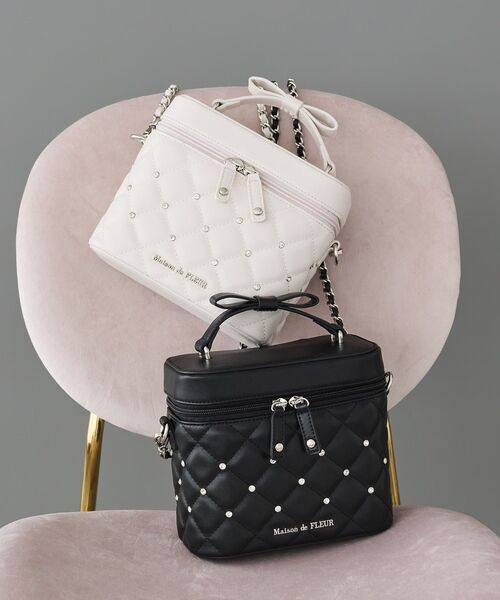 Maison de FLEUR(メゾンドフルール)の「キルティングリボンキューブ型バッグ(ショルダーバッグ・レディース・ピンク/ブラック・FREE)」の3枚目の写真