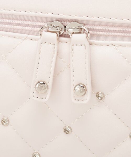 Maison de FLEUR(メゾンドフルール)の「キルティングリボンキューブ型バッグ(ショルダーバッグ・レディース・ピンク/ブラック・FREE)」の20枚目の写真